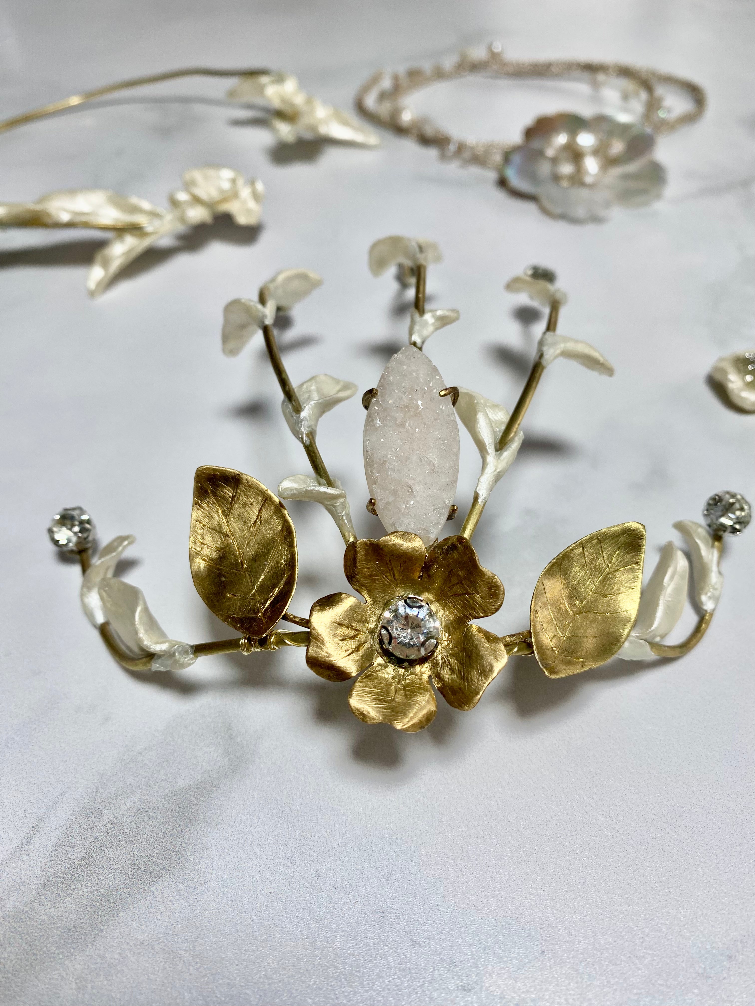 Tocado flor piedra